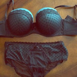 Torrid turquoise bra with 2 pair matching panties.